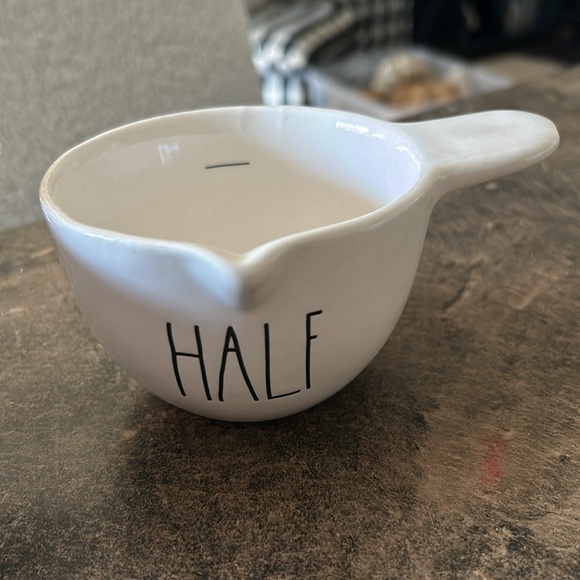 Rae Dunn measuring cups - Picture 3 of 6